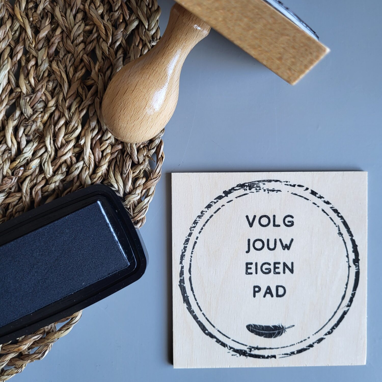 Stempeltjeswijsheid op hout: Eigen pad