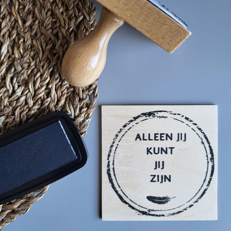 Stempeltjeswijsheid op hout: Jij