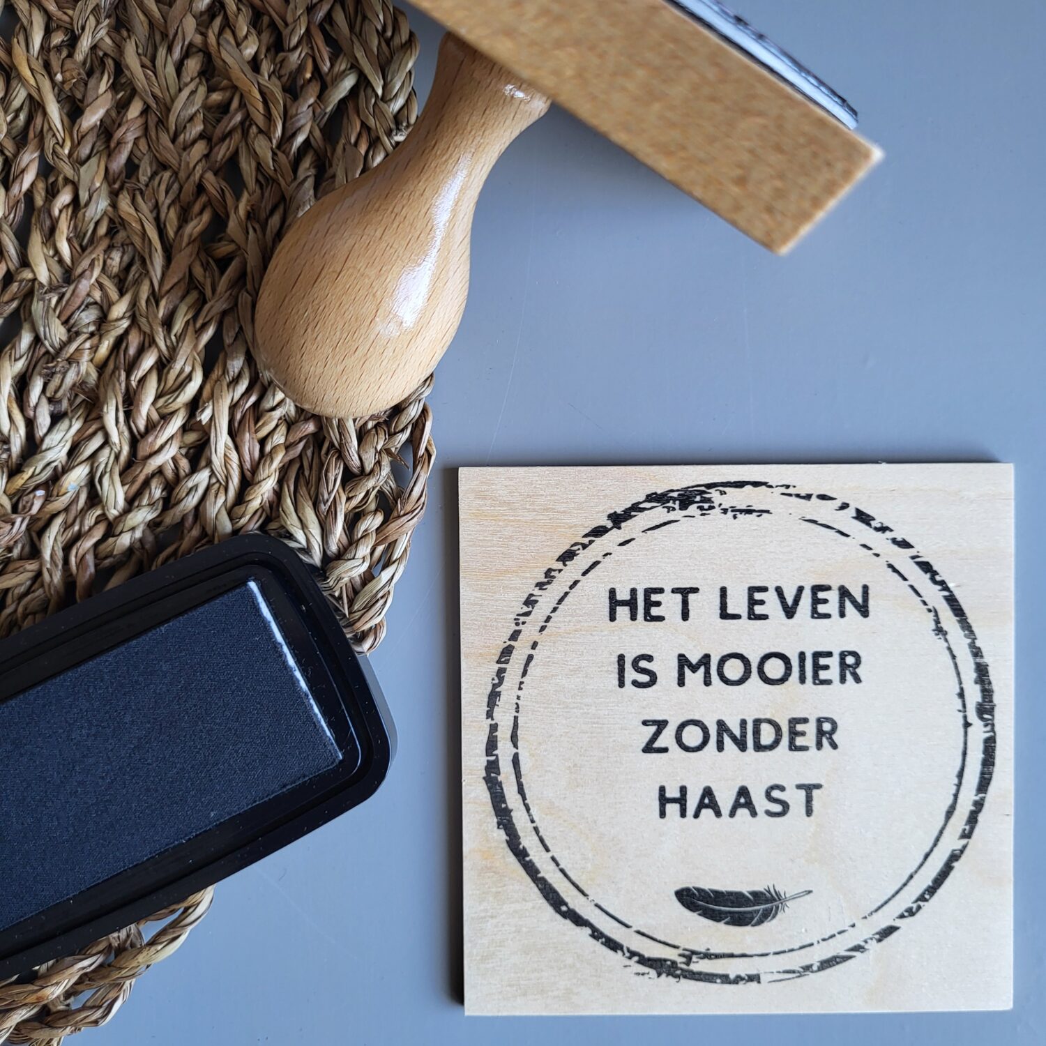 Stempeltjeswijsheid op hout: Zonder haast
